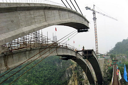 贵州600余吨拱桥空中转体72度