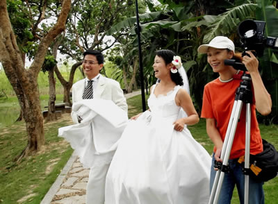 婚纱消费者_婚纱情侣头像(3)