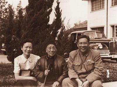 >> 文章内容 >> 父亲往事 多少往事烟雨中我的父亲陈占祥pdf答:下载