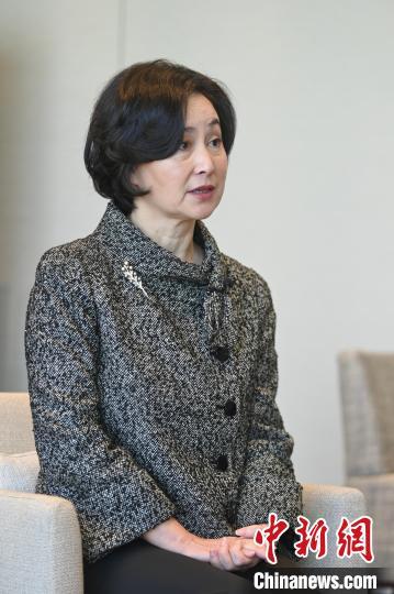中国侨网何超琼接受中新网“港澳会客厅”采访。 李志华 摄