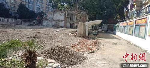 中国侨网图为整改前的停车场。 青云谱区委统战部 供图