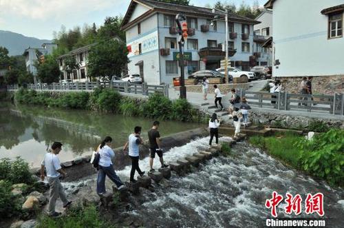 中国侨网浙江省温州市泰顺县竹里畲族乡竹里村景观。 胡徐峰 摄