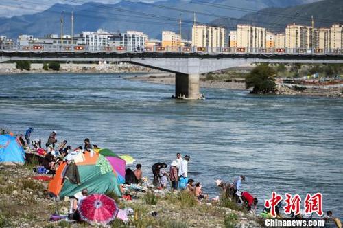 中国侨网9月9日至15日，西藏民众迎来一年一度的传统“沐浴节”。　何蓬磊　摄