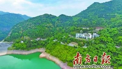 中国侨网清新区正在利用桃花湖民宿的集客效应,打造休闲度假、山水观光、乡村旅游为特色的旅游经济走廊,加快发展全域旅游。梁素雅 摄