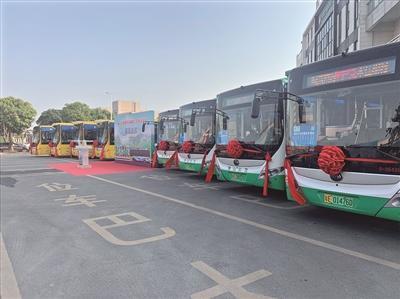 中国侨网百里芳华辅助公交旅游专线共有8辆公交。