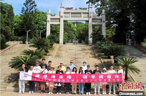 中国侨网2022年闽港澳大学生海丝文化研学夏令营6月26日至29日在厦举办。　史忠檬　摄