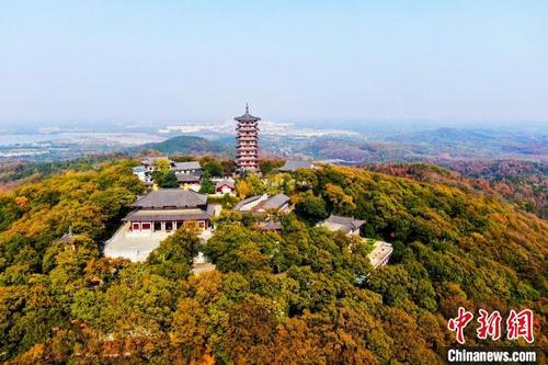 中国侨网航拍紫蓬山风景区。　陈家乐　摄
