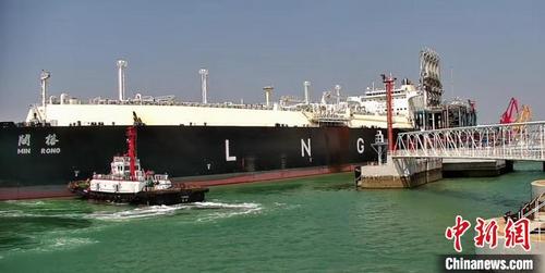 中国侨网图为:资料图,运载液化天然气(LNG)的“闽榕”轮在莆田市秀屿港区完成卸货离境。 吴志供图