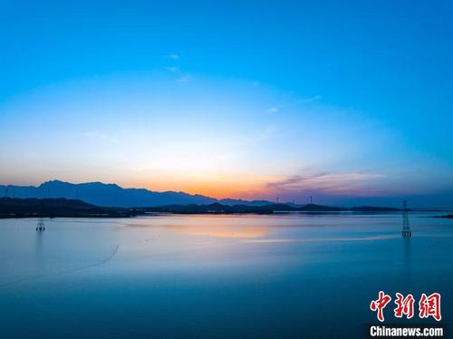 中国侨网暮春时节，鄱阳湖湖口水域湿地美如画卷。　李学华　摄