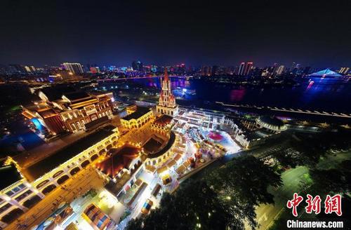 中国侨网航拍南宁亭子码头夜景。 林俊宏 摄