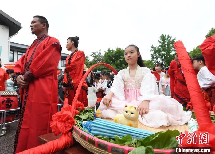 持体通报工做中束厄局促出去