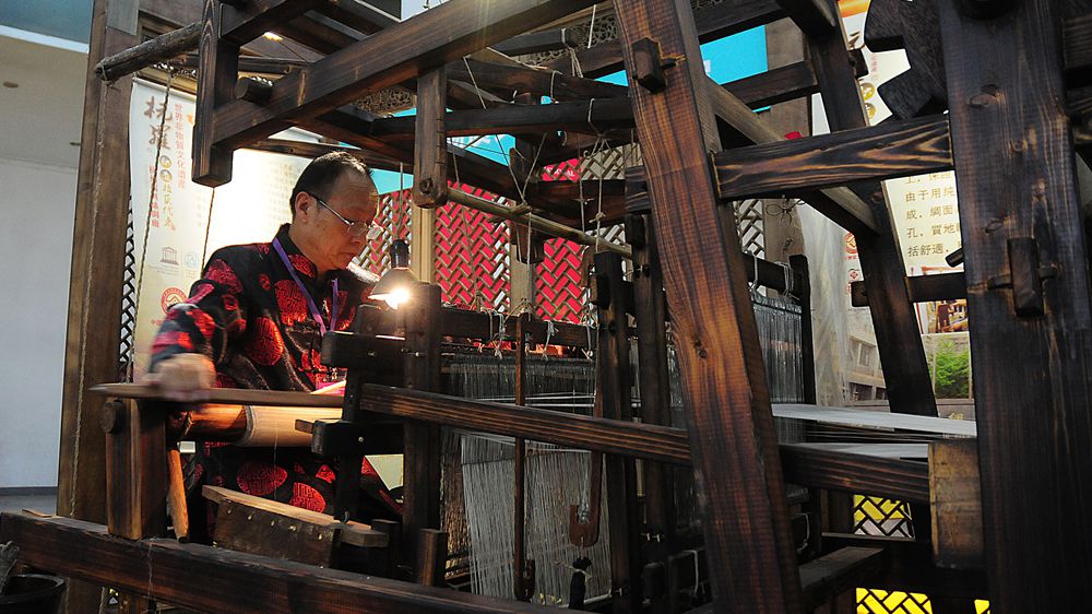 唧唧复唧唧看世界级非遗项目唯一传承人织造杭罗