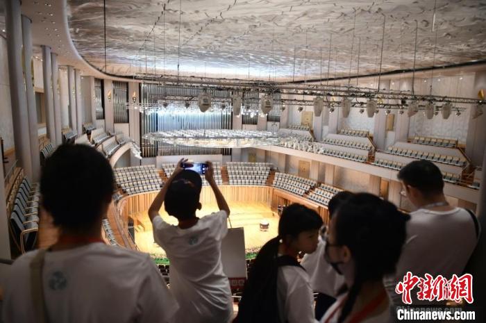 海外华裔青少年北京行：和古今建筑与科技速度Say Hi