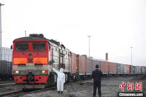 中国侨网吉林省一列满载货物的列车驶往欧洲。（资料图）　长春国际陆港发展有限公司供图