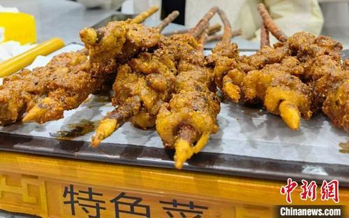 中国侨网图为酒泉美食“红柳烤肉”。 殷春永 摄