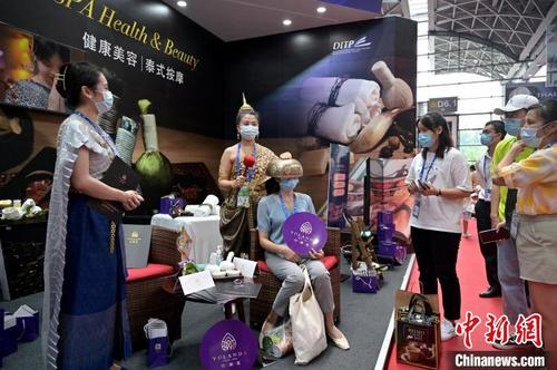 中国侨网资料图:东博会外国展馆 陈冠言 摄