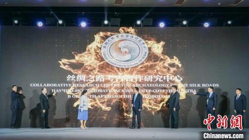 中国侨网“丝绸之路考古合作研究中心”揭牌。 西北大学供图