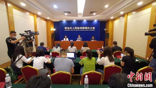 中国侨网青岛市政府举行新闻发布会通报相关情况。　胡耀杰　摄
