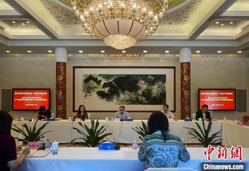 中国侨网6月17日，留学人员学习习近平总书记关于加强和改进国际传播工作重要讲话座谈会在北京举行。周晓航　摄