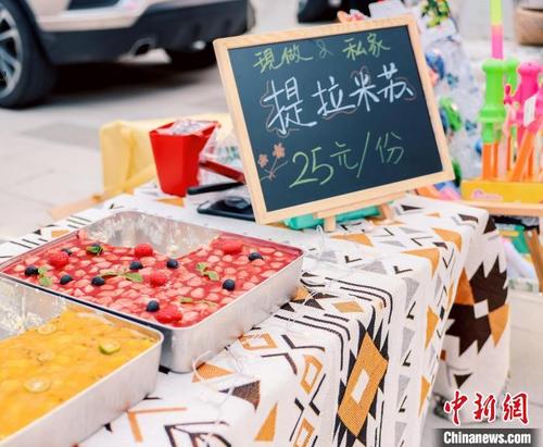 中国侨网俞晨怡制作的提拉米苏。 受访者供图