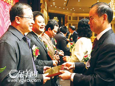 连任董事长(2)