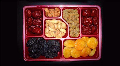 北京的年味:梁实秋吃大锅炖肉 老舍买杂拌儿