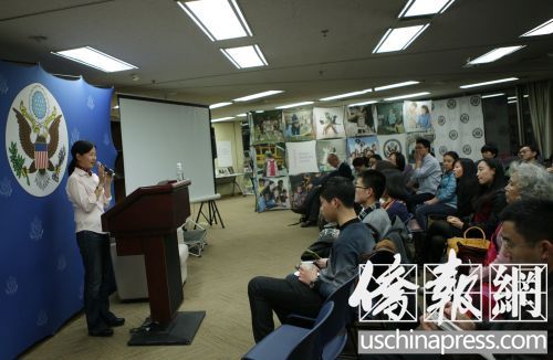 中国侨网3月18日，方慧娜在北京美国中心举办题目为“华侨与我：一位女作家的西游记”的讲座。（美国《侨报》/卞先锋 摄）