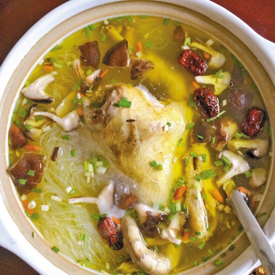 野菌终于开始大批上市,价格也开始回落,各路电商纷纷开始力推,牛肝菌