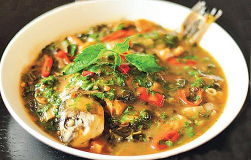 夏季吃藿香最开胃教你做私房藿香鲫鱼