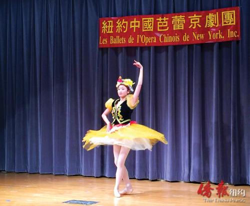 纽约中国芭蕾京剧团纪念孙中山演出中美轮美奂的舞蹈博得观众热烈掌声。(美国《侨报》/宋旸