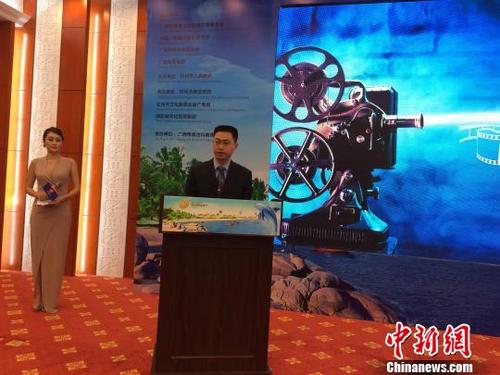 中国侨网广西钦州市副市长韩流在发言. 凌福龙 摄