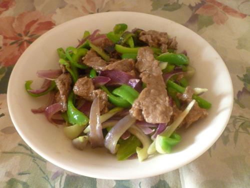 动手学做好吃的牛肉炒洋葱青椒