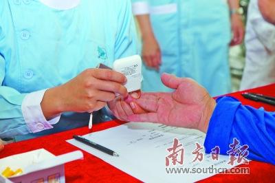 中国侨网在三种筛查过敏原方式中，抽血检验精准率最高。