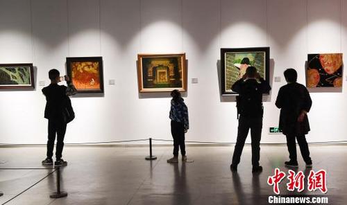 中国侨网12月16日，“域”—2018福州漆艺术作品邀请展在福州福建省美术馆展出。刘可耕　摄
