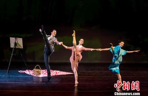 中国侨网舞剧《寻》渥太华演出剧照。　崔毅　摄