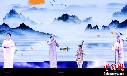 中国侨网图为洞箫吟诵《山居秋暝》。西安市文化和旅游局