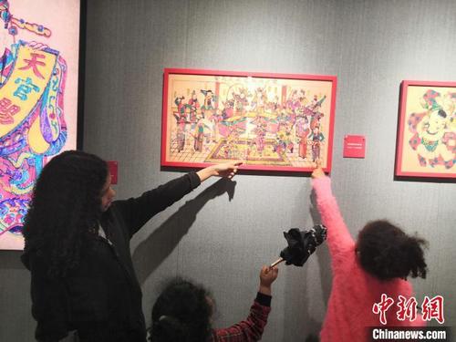 中国侨网上海市群众艺术馆外籍人士专场年俗活动。上海市群众艺术馆 供图