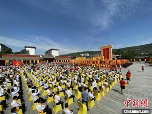 中国侨网6月22日，“二〇二一（辛丑）年公祭中华人文始祖伏羲大典”在甘肃省天水伏羲庙举行。图为活动现场。　高展　摄
