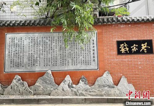 中国侨网图为重庆市渝中区戴家巷。 谭超平 摄
