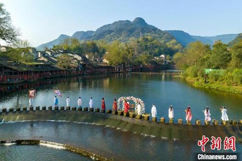 中国侨网花神祭祀仪式现场。　刘忠俊　摄